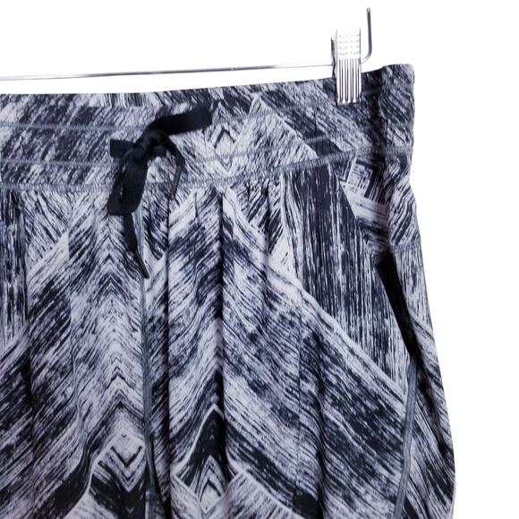 Lululemon Athletica Namaskar Pant II Heat Wave Black Geometric Size 6 - Picture 5 of 10